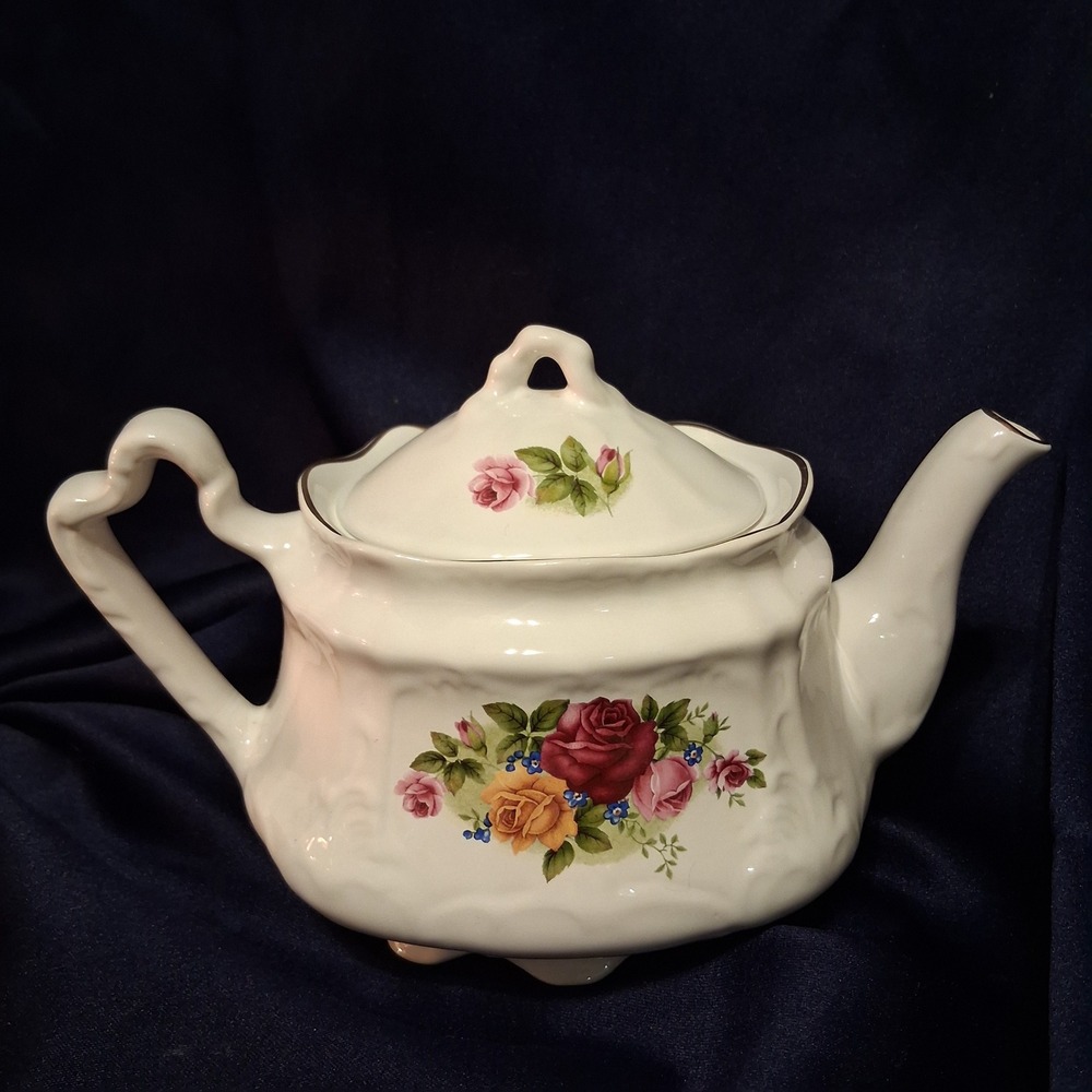 Vtg Arthur Wood England Floral Rose Teapot White Ceramic Heart Handle Gold Trim